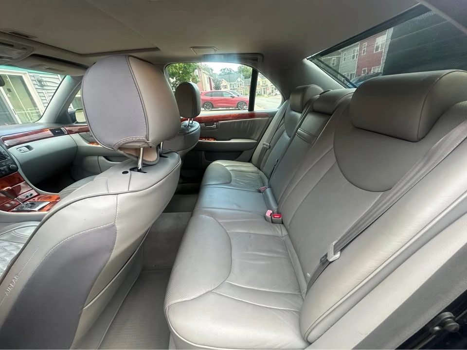 2004 Lexus LS 3rd Gen - Image 12 of 13