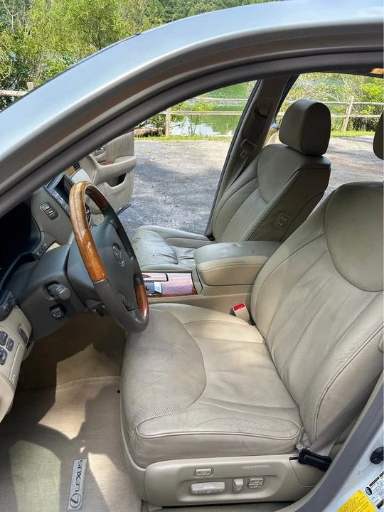 2004 Lexus LS 3rd Gen - Image 11 of 19