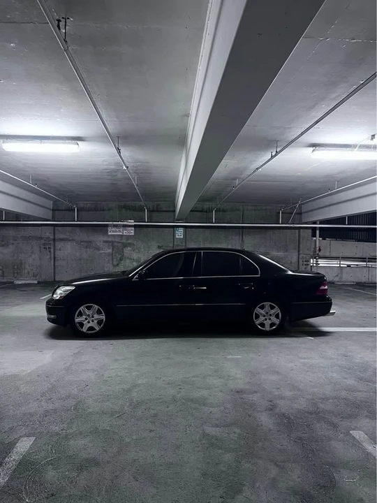 2004 Lexus LS 3rd Gen - Image 2 of 16