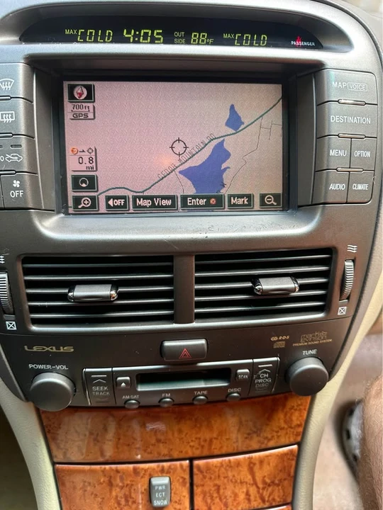 2004 Lexus LS 3rd Gen - Image 16 of 19