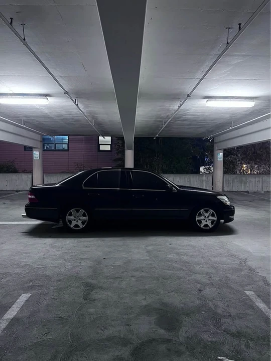 2004 Lexus LS 3rd Gen - Image 6 of 16