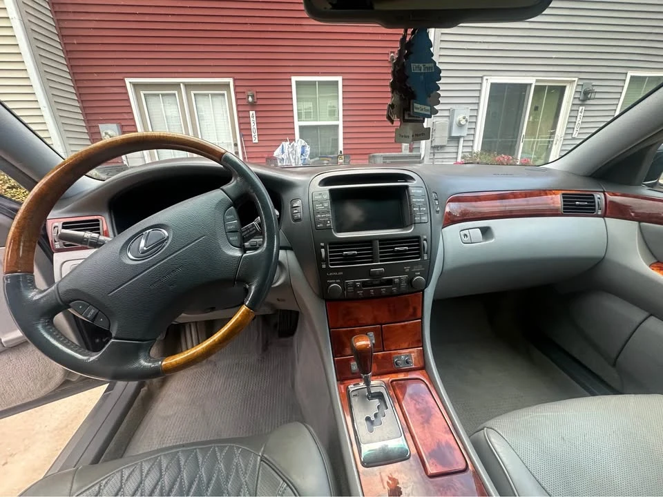 2004 Lexus LS 3rd Gen - Image 10 of 13