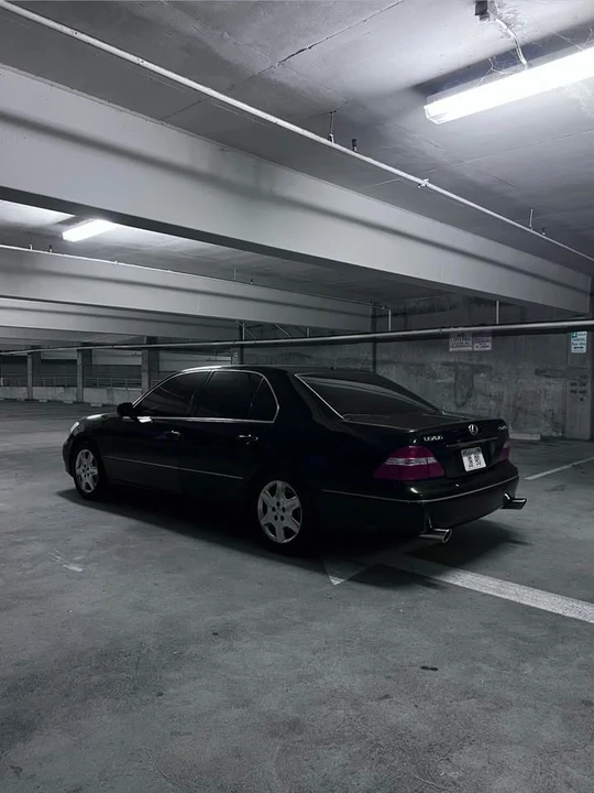 2004 Lexus LS 3rd Gen - Image 3 of 16