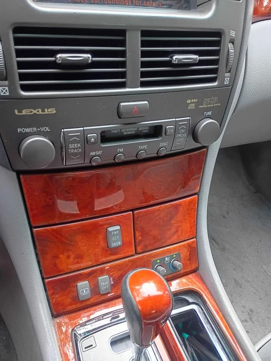 2004 Lexus LS 3rd Gen - Image 9 of 12