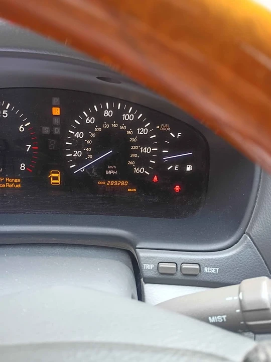 2004 Lexus LS 3rd Gen - Image 11 of 12