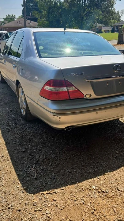 2004 Lexus LS 3rd Gen - Image 12 of 13