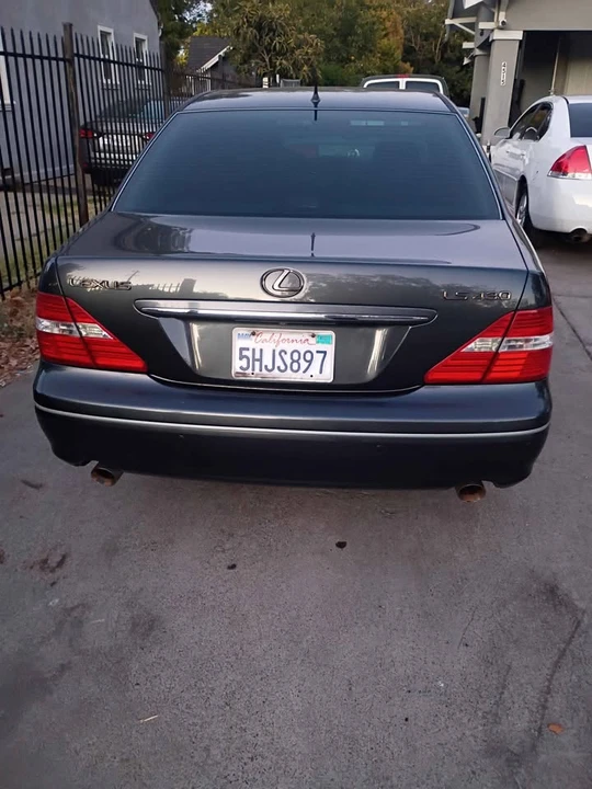 2004 Lexus LS 3rd Gen - Image 2 of 12
