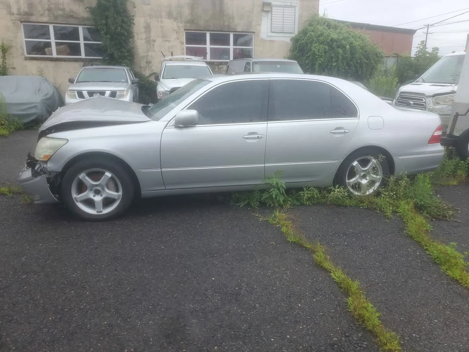 2004 Lexus LS 3rd Gen - Image 3 of 17