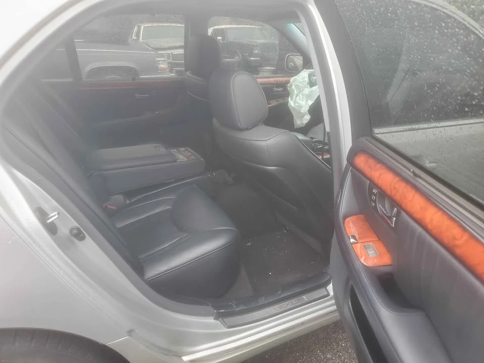 2004 Lexus LS 3rd Gen - Image 10 of 17