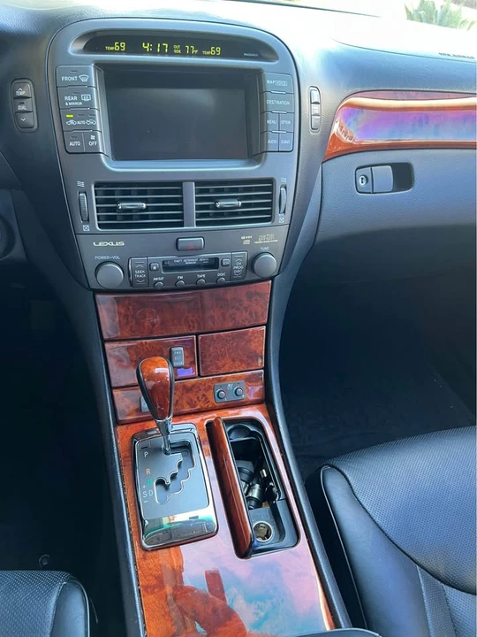 2004 Lexus LS 3rd Gen - Image 13 of 20