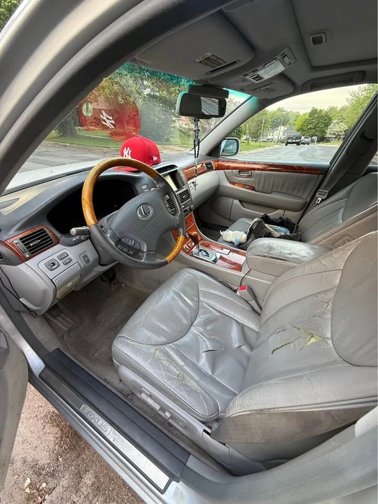 2004 Lexus LS 3rd Gen - Image 5 of 5