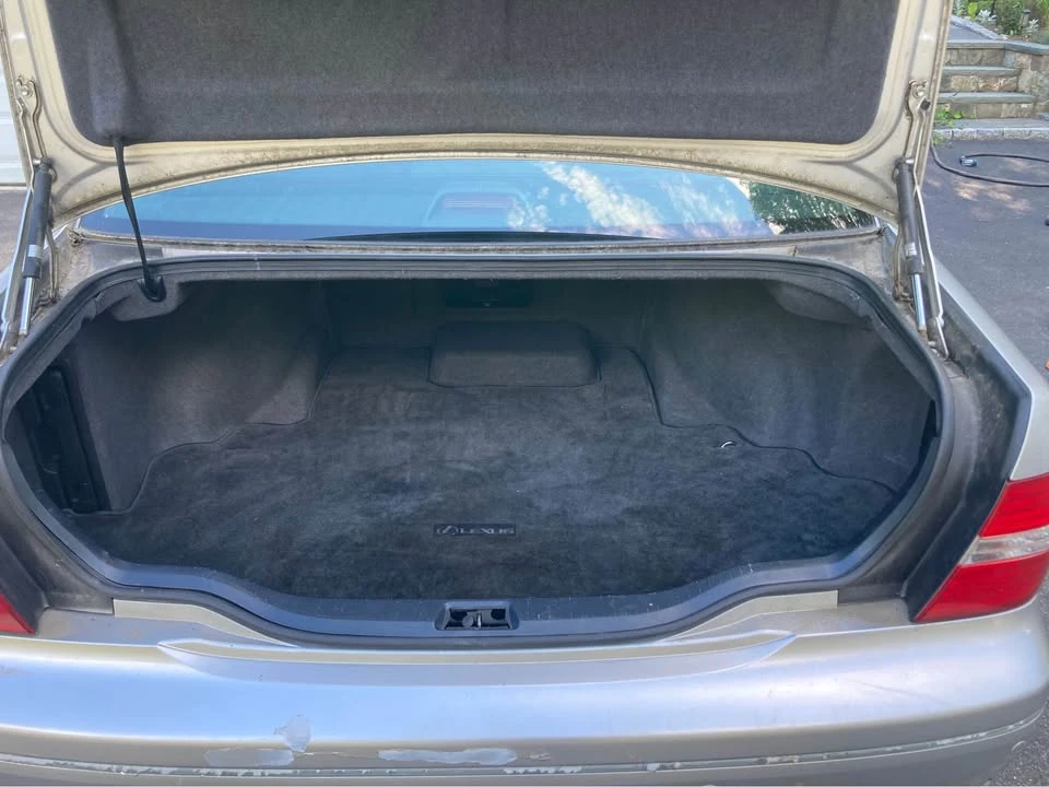 2004 Lexus LS 3rd Gen - Image 12 of 13