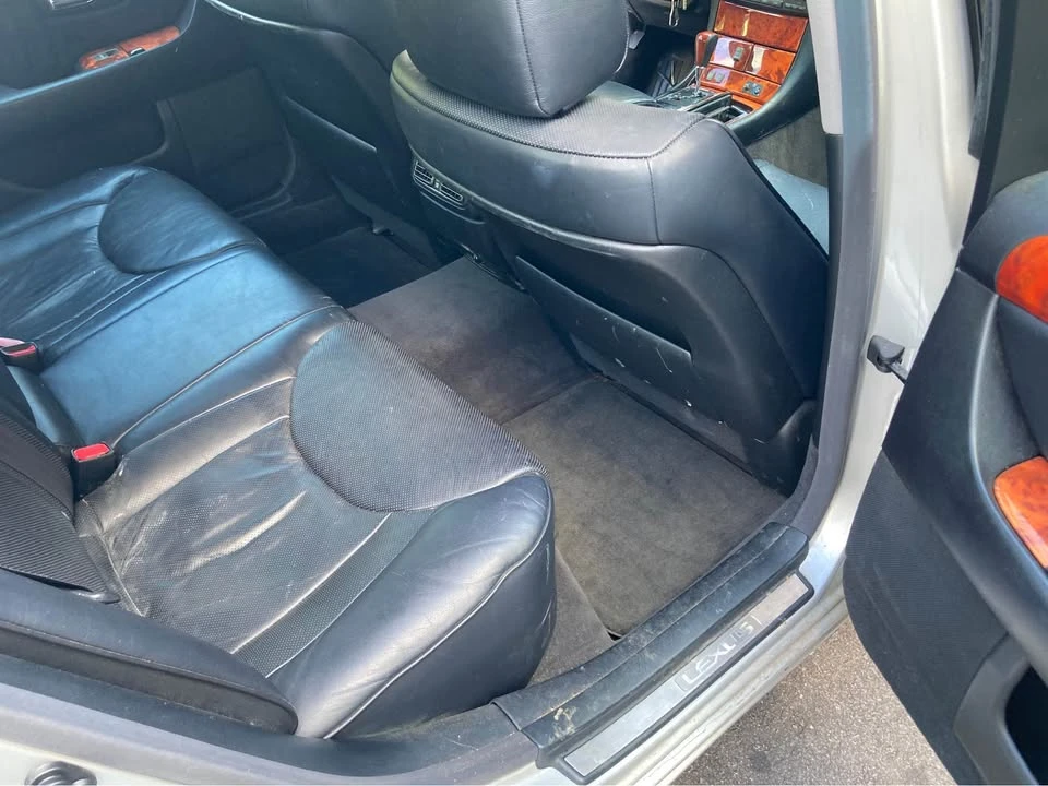 2004 Lexus LS 3rd Gen - Image 9 of 13