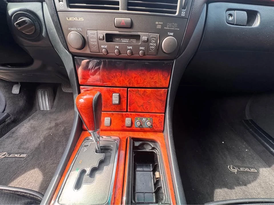2004 Lexus LS 3rd Gen - Image 15 of 19