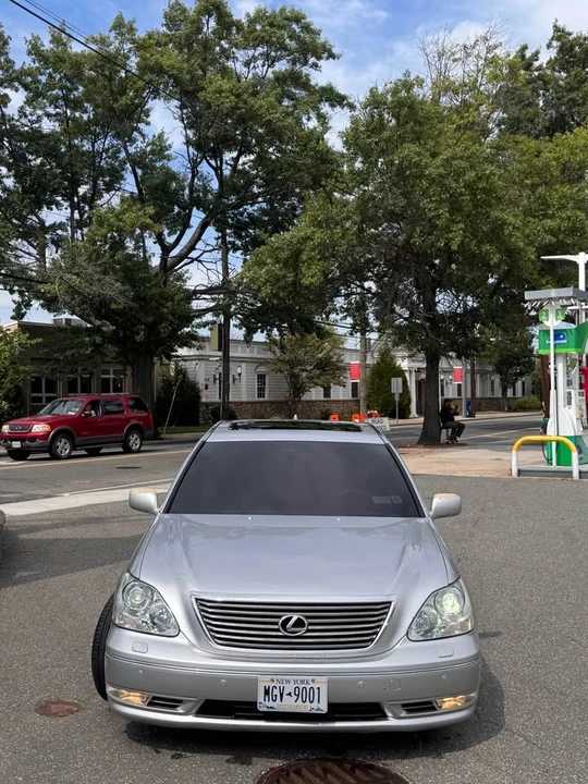 2004 Lexus LS 3rd Gen - Image 2 of 19