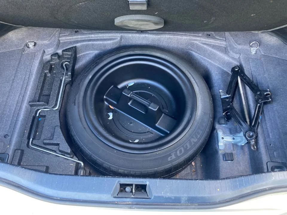 2004 Lexus LS 3rd Gen - Image 13 of 13