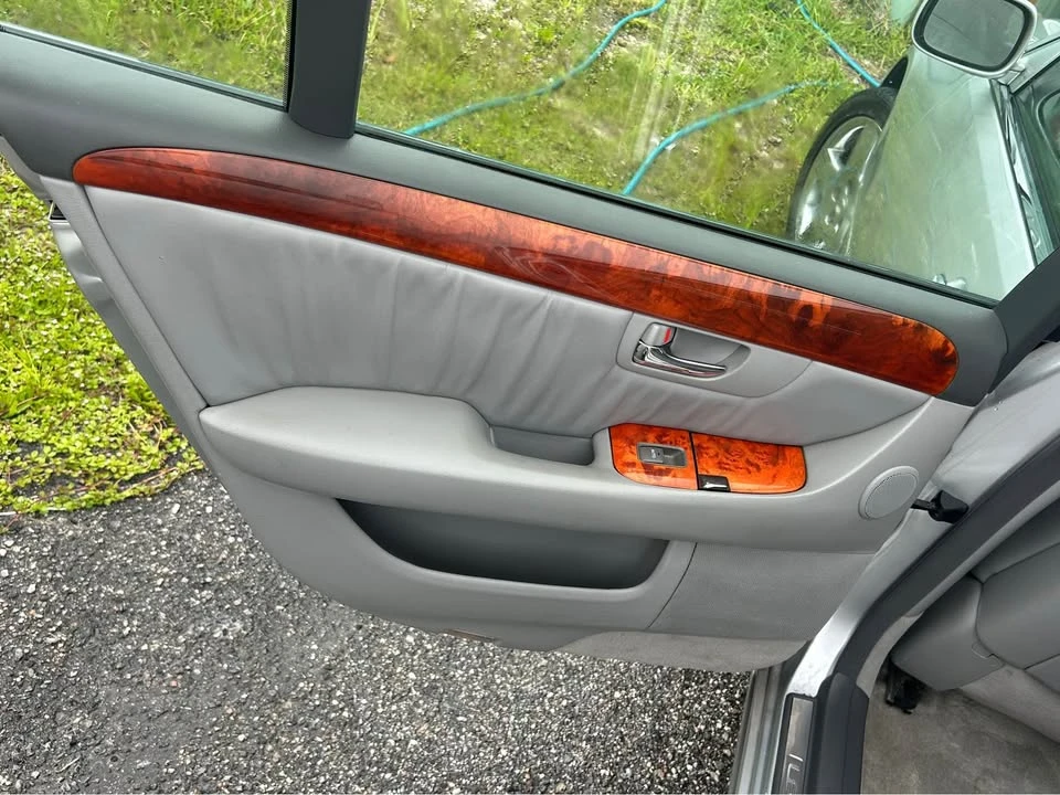 2004 Lexus LS 3rd Gen - Image 10 of 16