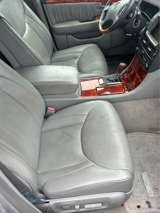 2004 Lexus LS 3rd Gen - Image 12 of 16