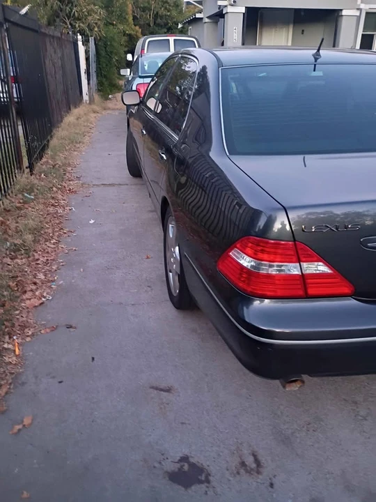 2004 Lexus LS 3rd Gen - Image 3 of 12