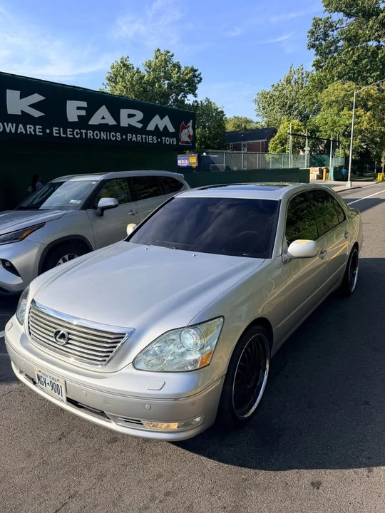 2004 Lexus LS 3rd Gen - Image 19 of 19