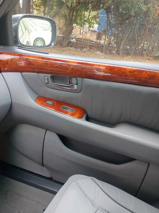 2004 Lexus LS 3rd Gen - Image 10 of 12