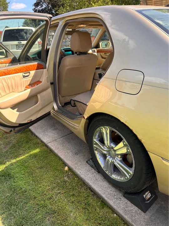 2004 Lexus LS 3rd Gen - Image 10 of 13
