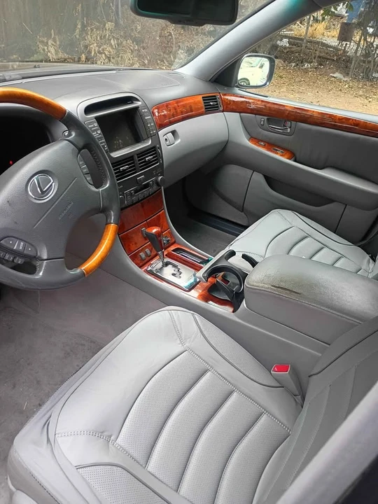 2004 Lexus LS 3rd Gen - Image 8 of 12