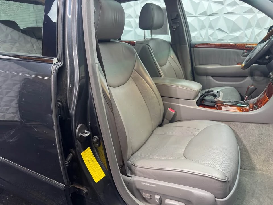 2004 Lexus LS 3rd Gen - Image 15 of 20