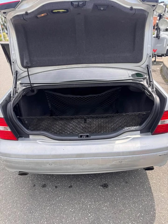2004 Lexus LS 3rd Gen - Image 5 of 19