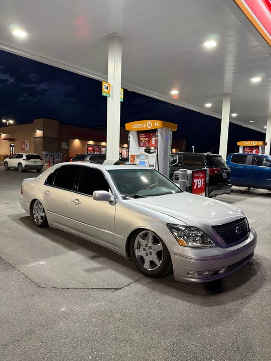 2004 Lexus LS 3rd Gen - Image 5 of 15