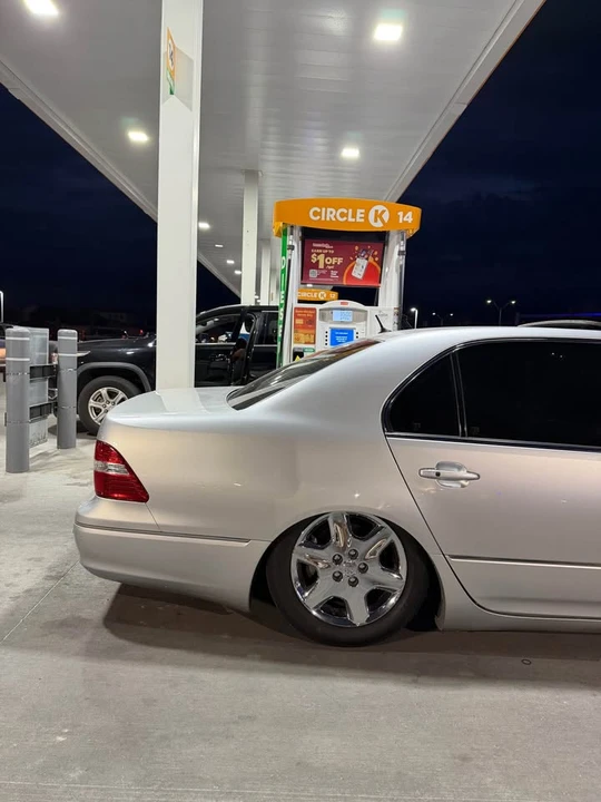 2004 Lexus LS 3rd Gen - Image 8 of 15