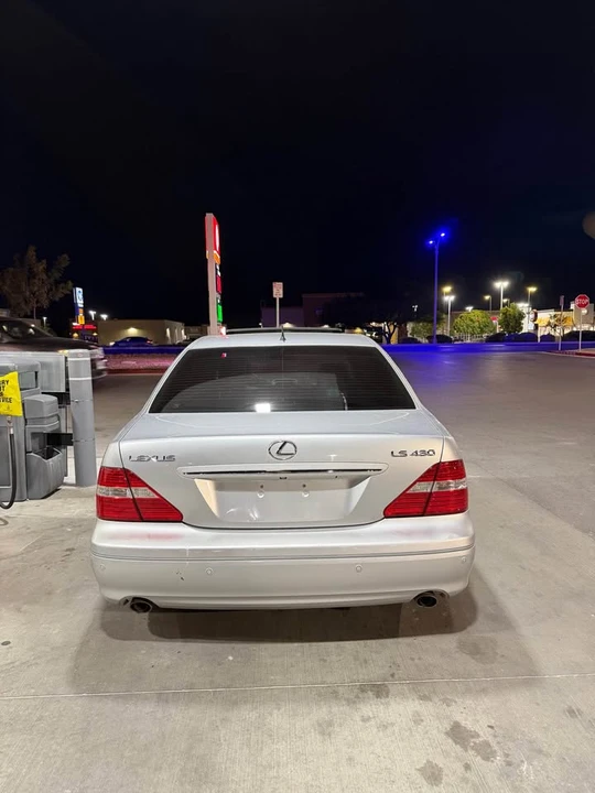 2004 Lexus LS 3rd Gen - Image 9 of 15