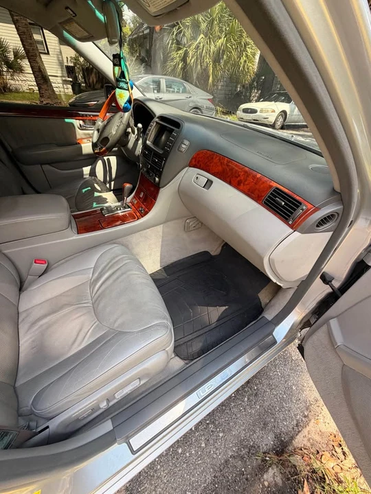 2004 Lexus LS 3rd Gen - Image 12 of 19