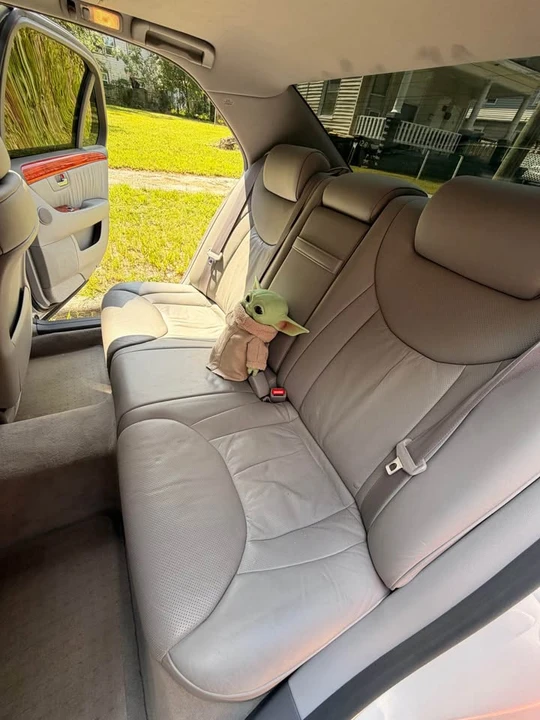 2004 Lexus LS 3rd Gen - Image 16 of 19