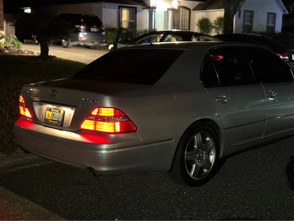 2004 Lexus LS 3rd Gen - Image 5 of 19