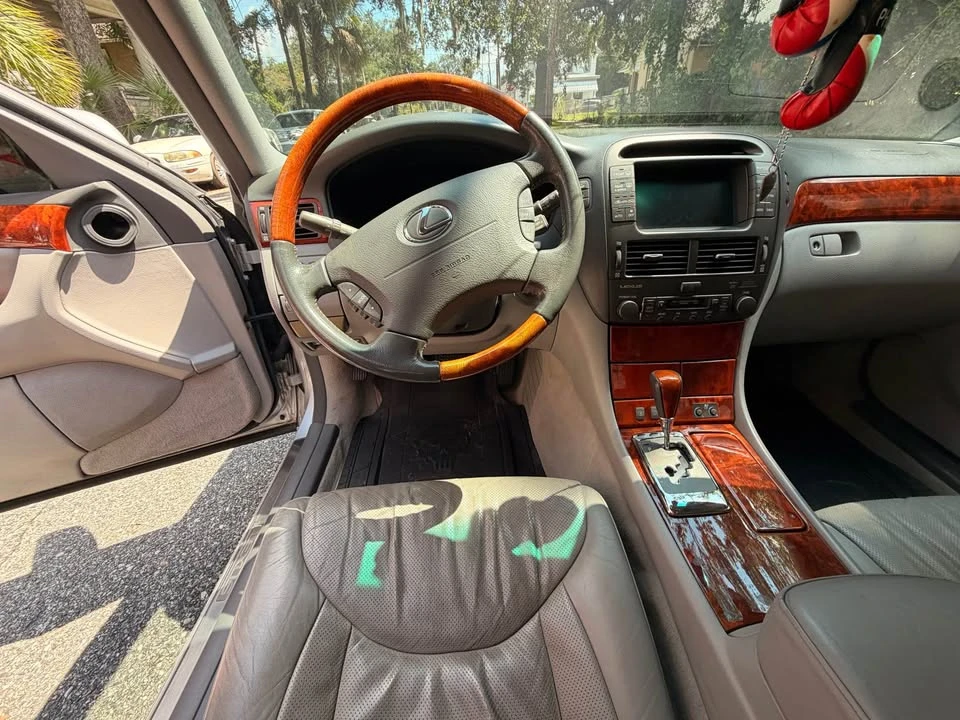 2004 Lexus LS 3rd Gen - Image 14 of 19