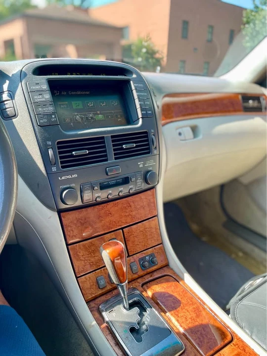 2004 Lexus LS 3rd Gen - Image 10 of 14