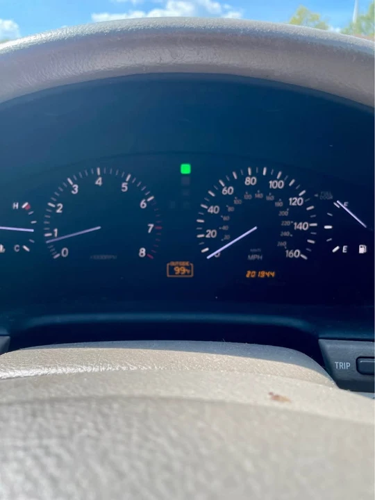 2004 Lexus LS 3rd Gen - Image 9 of 14