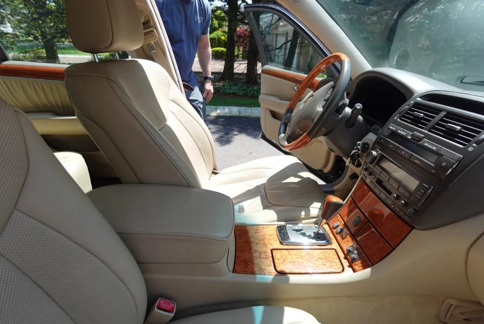 2004 Lexus LS 3rd Gen - Image 15 of 18