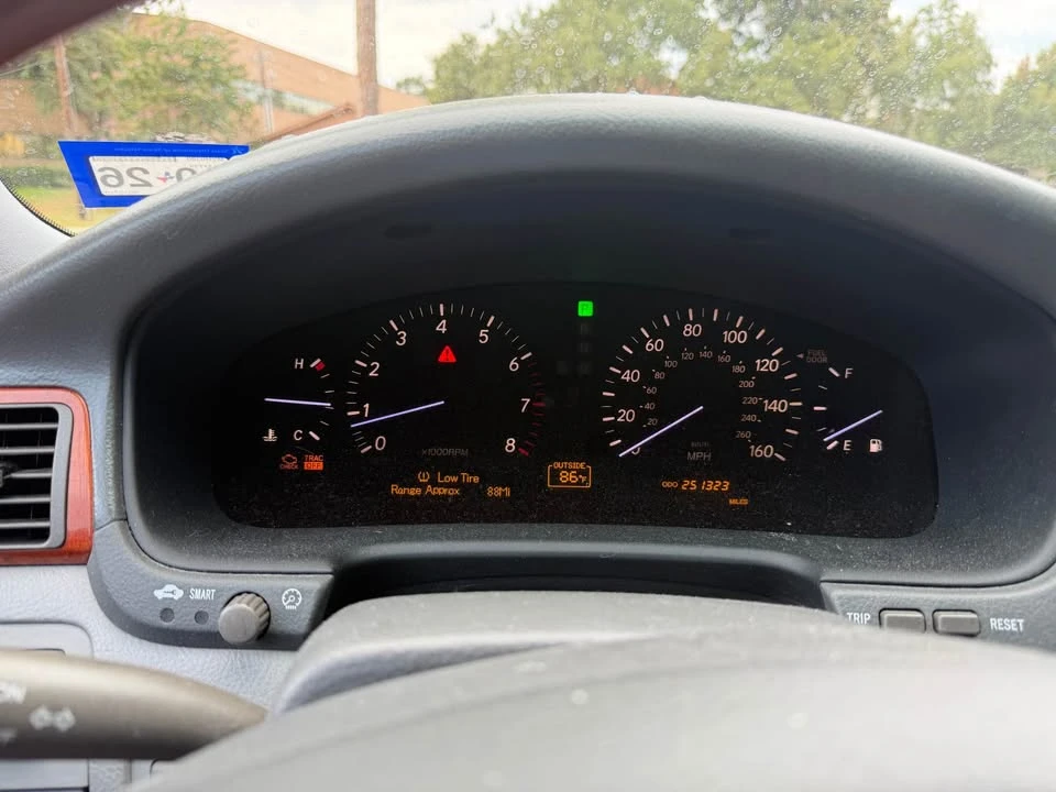 2004 Lexus LS 3rd Gen - Image 13 of 15