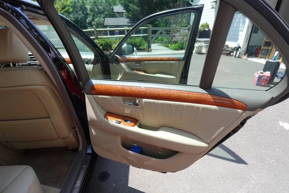 2004 Lexus LS 3rd Gen - Image 13 of 18
