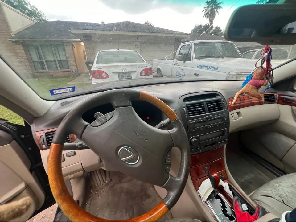 2004 Lexus LS 3rd Gen - Image 14 of 19