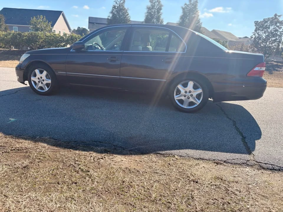 2004 Lexus LS 3rd Gen - Image 10 of 17