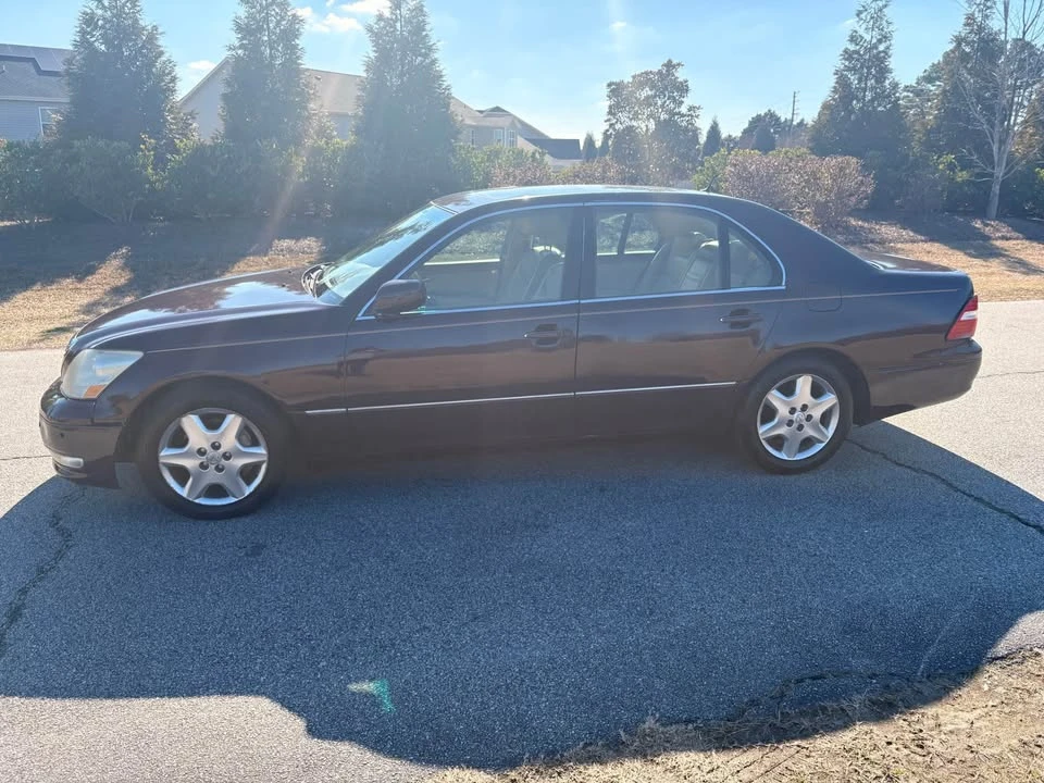 2004 Lexus LS 3rd Gen - Image 9 of 17