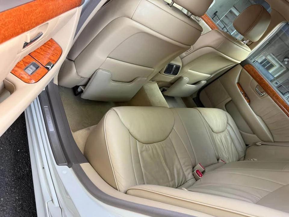 2004 Lexus LS 3rd Gen - Image 10 of 11