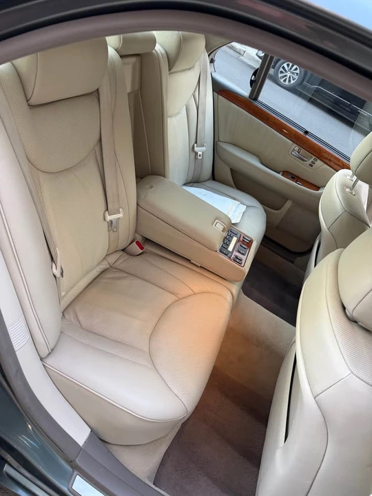 2004 Lexus LS 3rd Gen - Image 10 of 16
