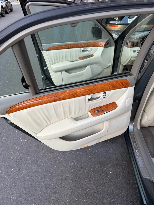 2004 Lexus LS 3rd Gen - Image 15 of 16