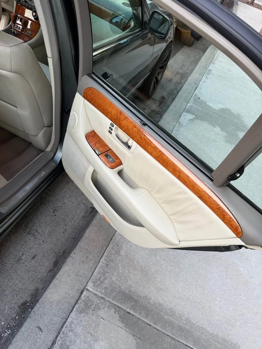 2004 Lexus LS 3rd Gen - Image 11 of 16