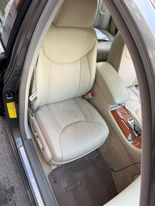 2004 Lexus LS 3rd Gen - Image 8 of 16