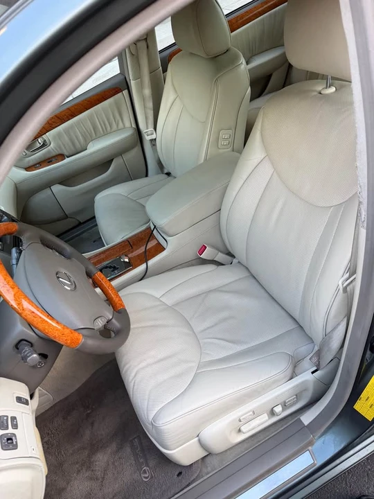 2004 Lexus LS 3rd Gen - Image 5 of 16